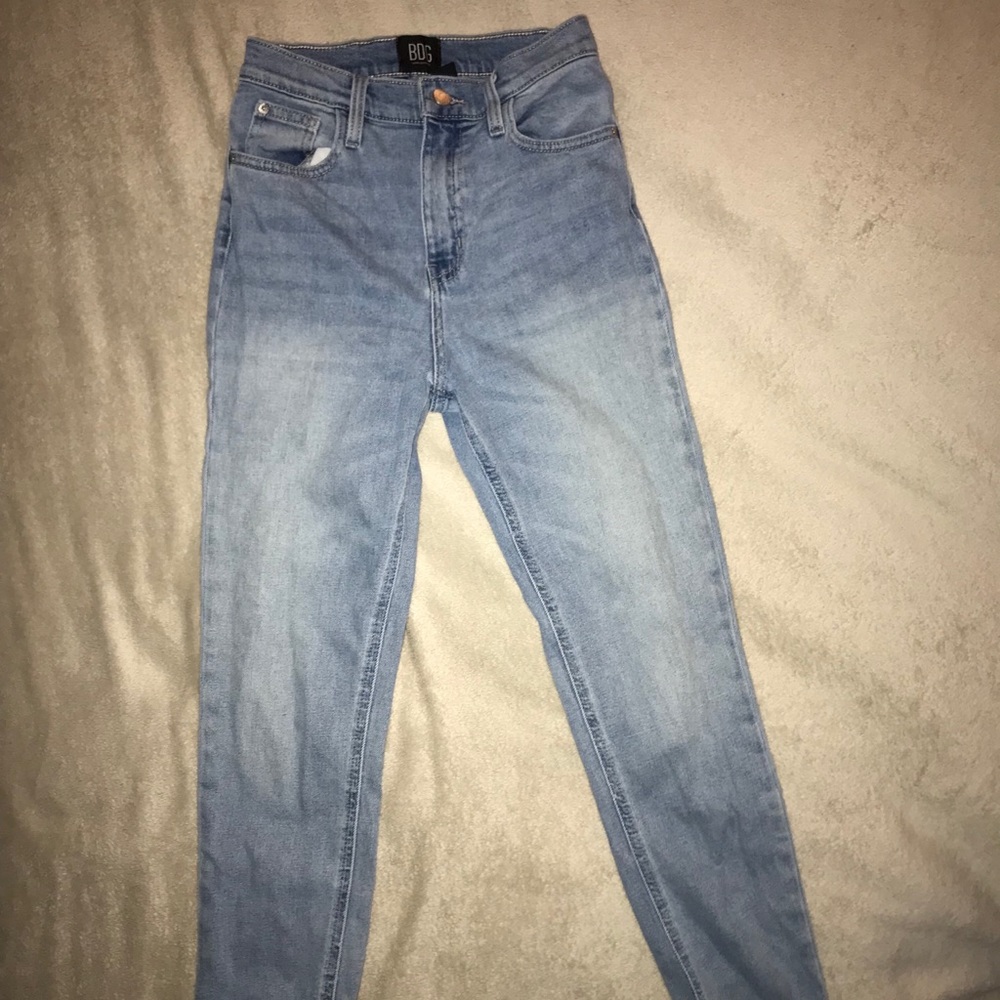 BDG Girlfriend High Rise Cropped Denim Size 26